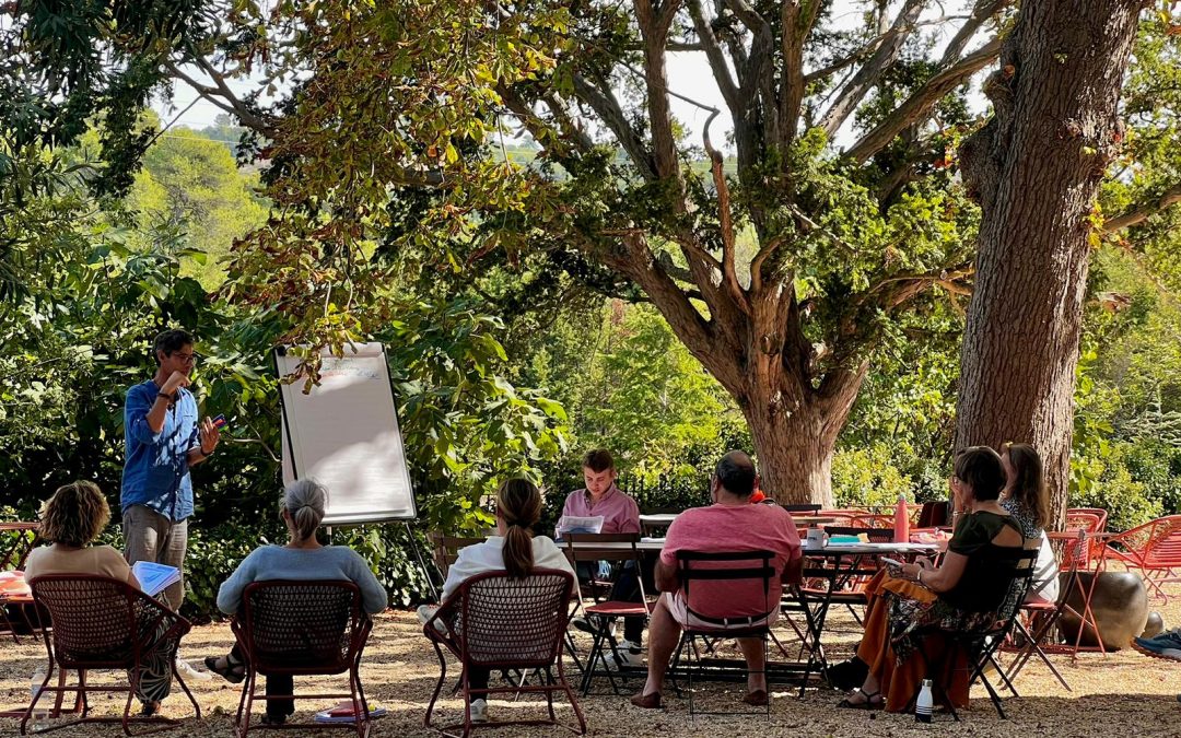 Paperboard & groupe de travail à l’ombre du marronnier !